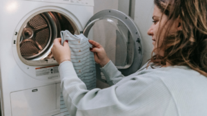 Read more about the article 5 Điều bạn cần lưu ý khi vệ sinh máy giặt tại nhà