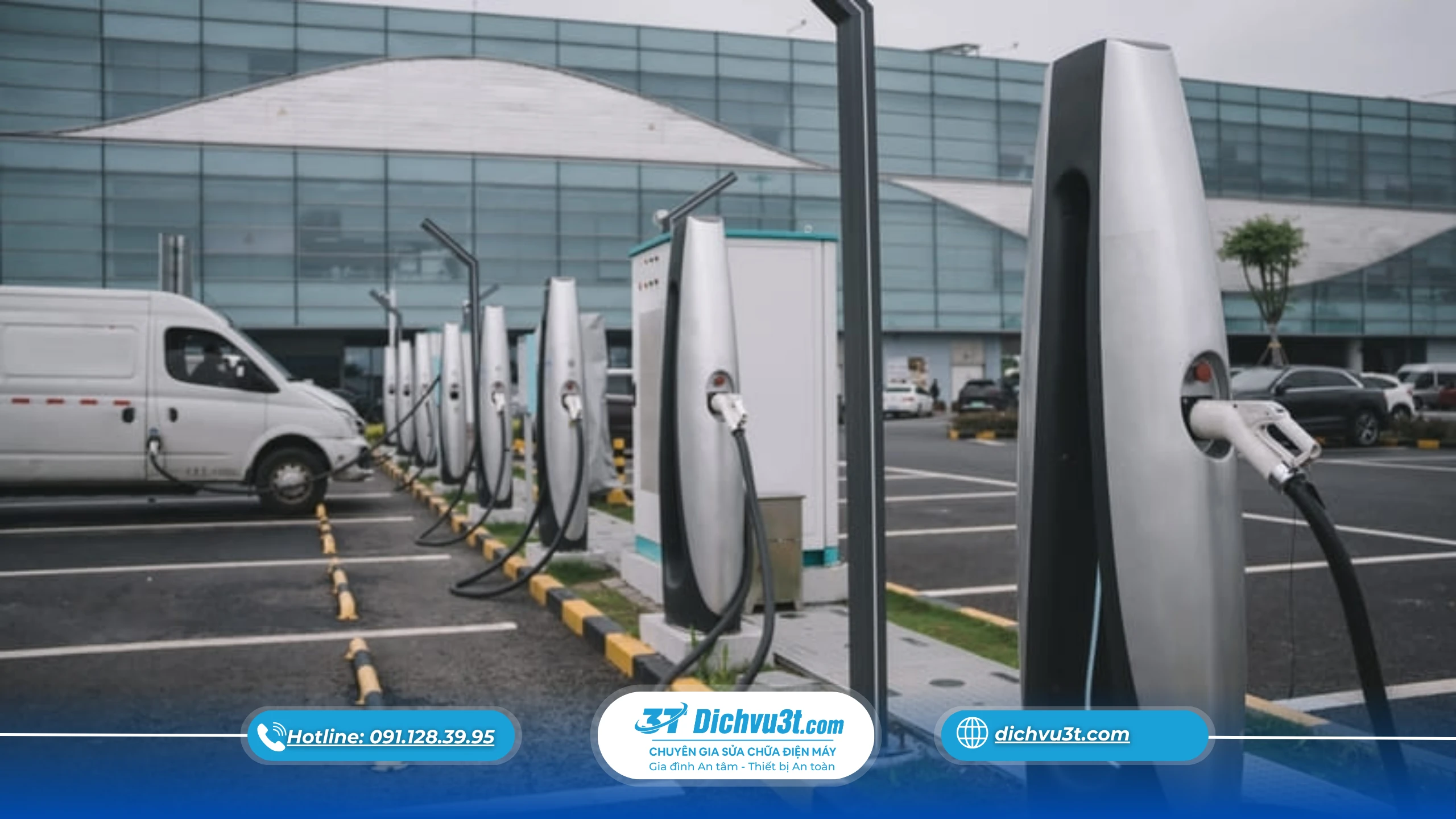 Có nên lắp trạm sạc xe điện cho cửa hàng, quán cà phê để hút khách?
