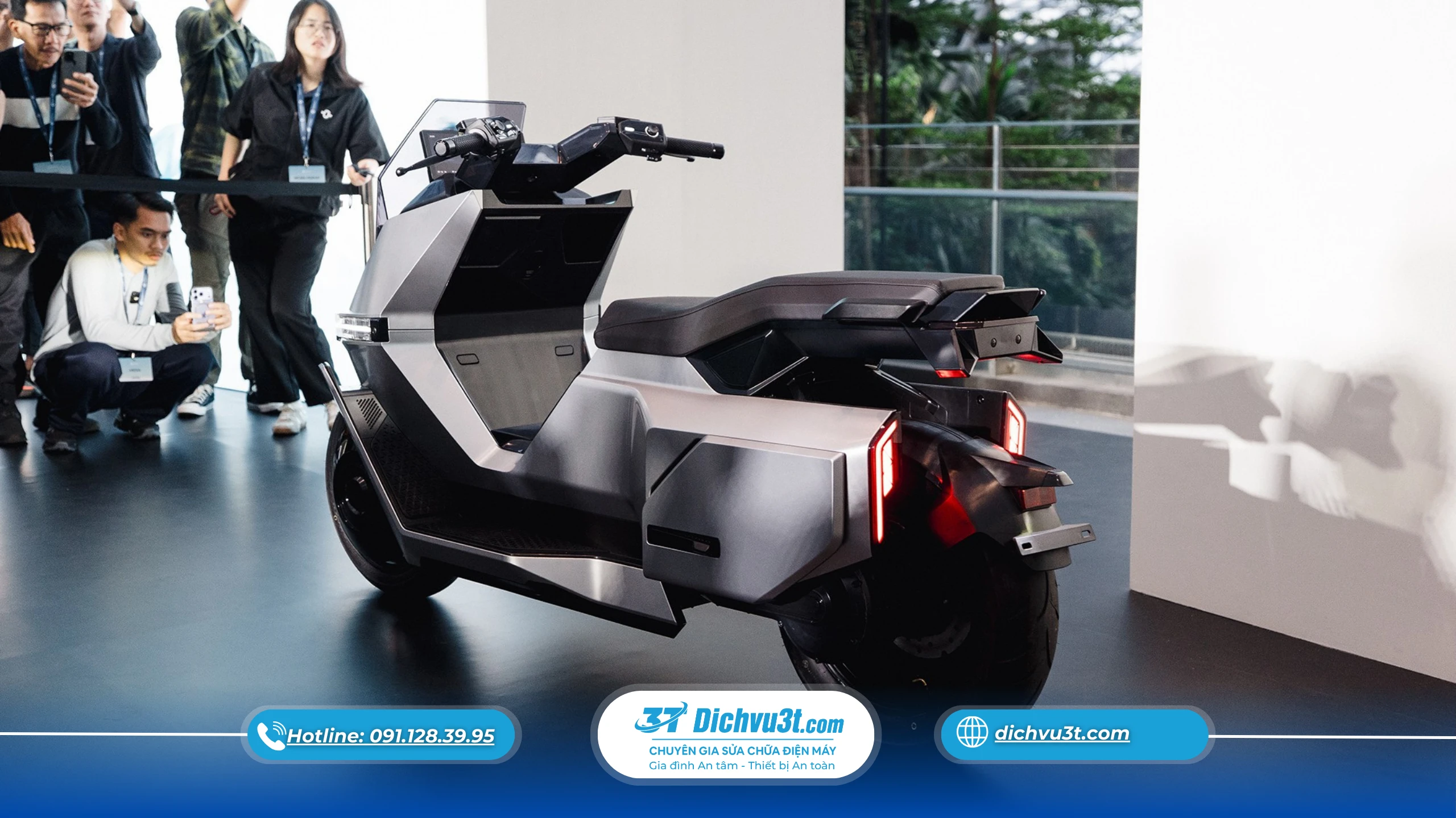 Xe máy điện tự cân bằng đầu tiên trên thế giới bước vào sản xuất hàng loạt