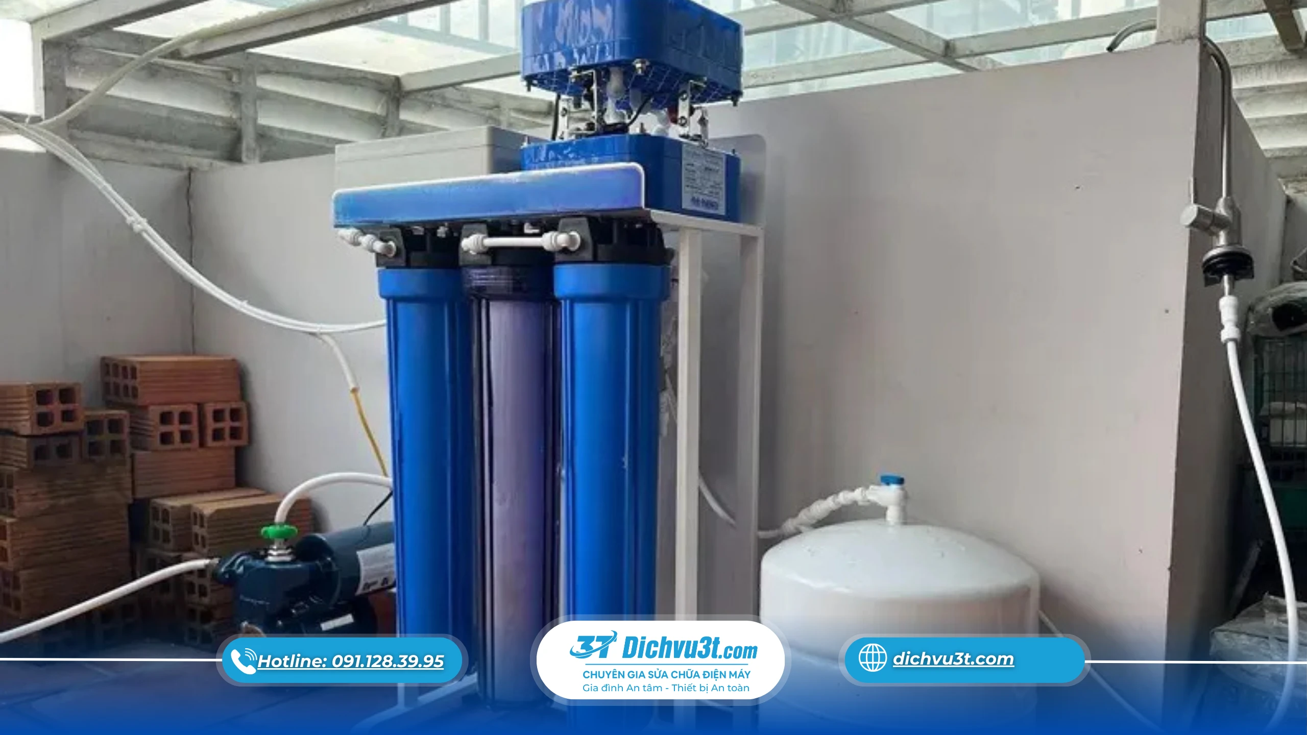 Vì sao kính phòng tắm luôn bị ố? Máy lọc nước tổng giải quyết vấn đề này ra sao?