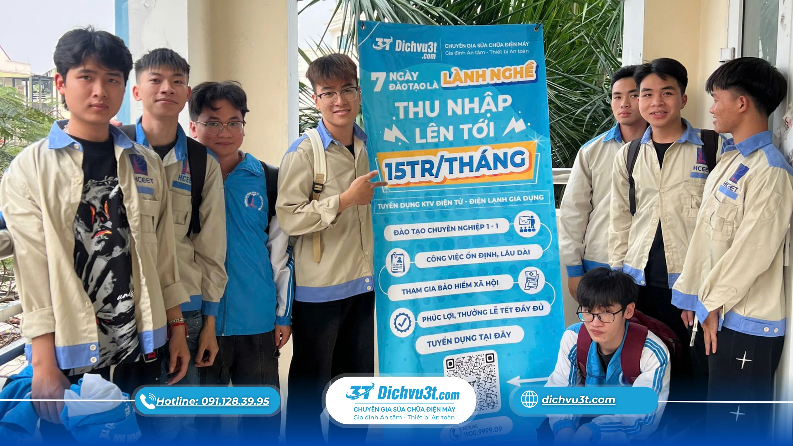 Sinh viên Cao đẳng Điện tử – Điện lạnh Hà Nội thực hành lắp đặt máy lọc nước trong buổi đào tạo M2 cùng Dịch vụ 3T