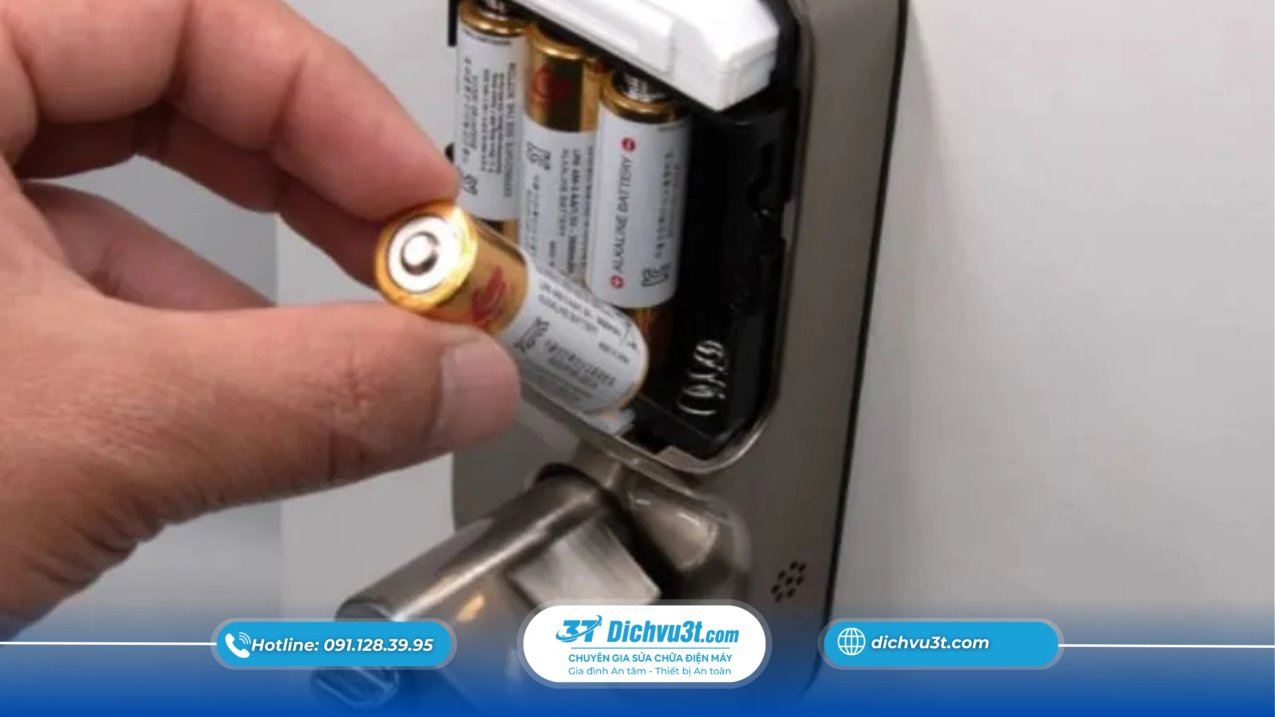 Hướng dẫn cách thay pin cho khoá thông minh đúng kỹ thuật