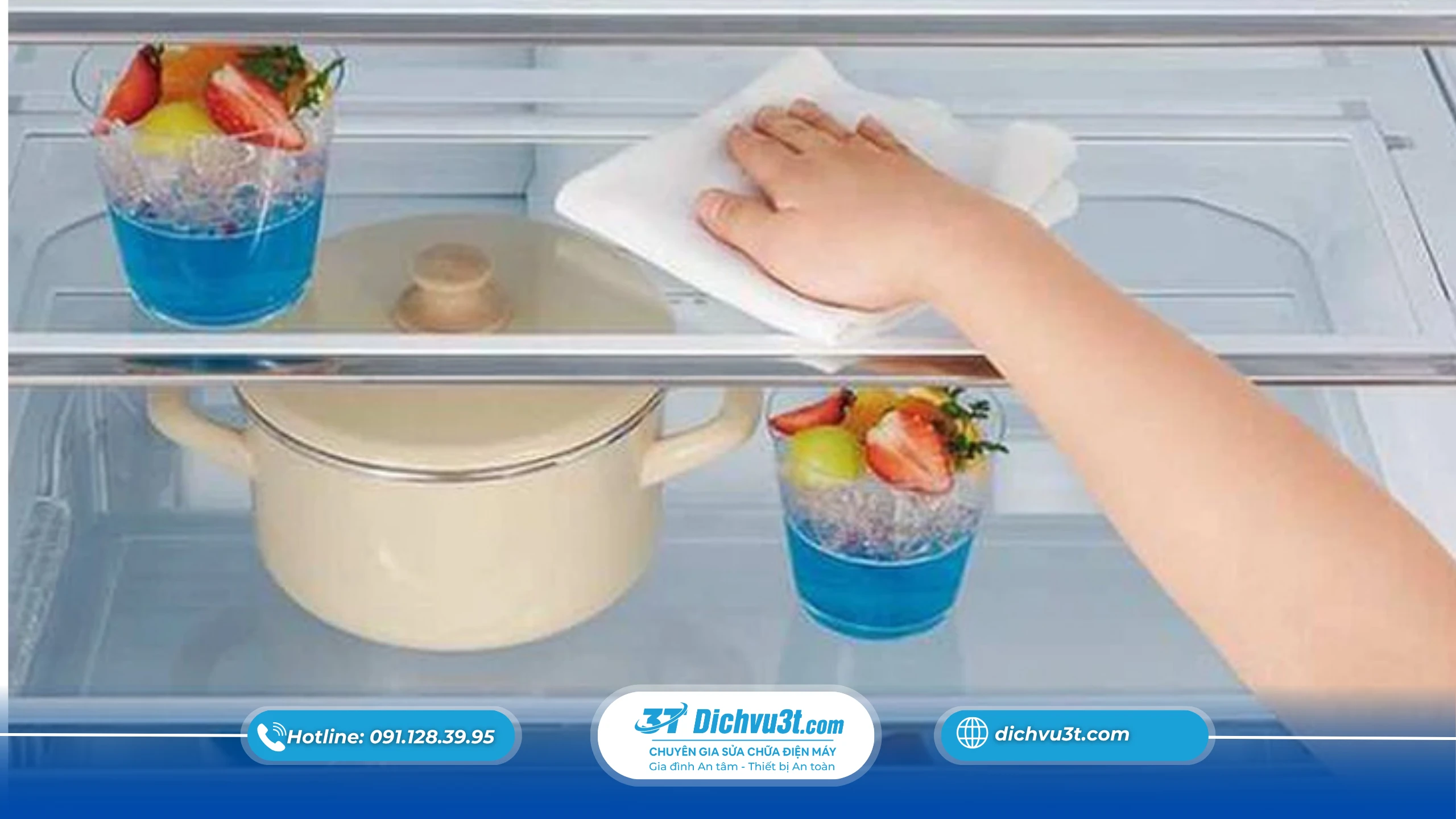 Tháo các khay đựng và ngăn kéo để vệ sinh riêng