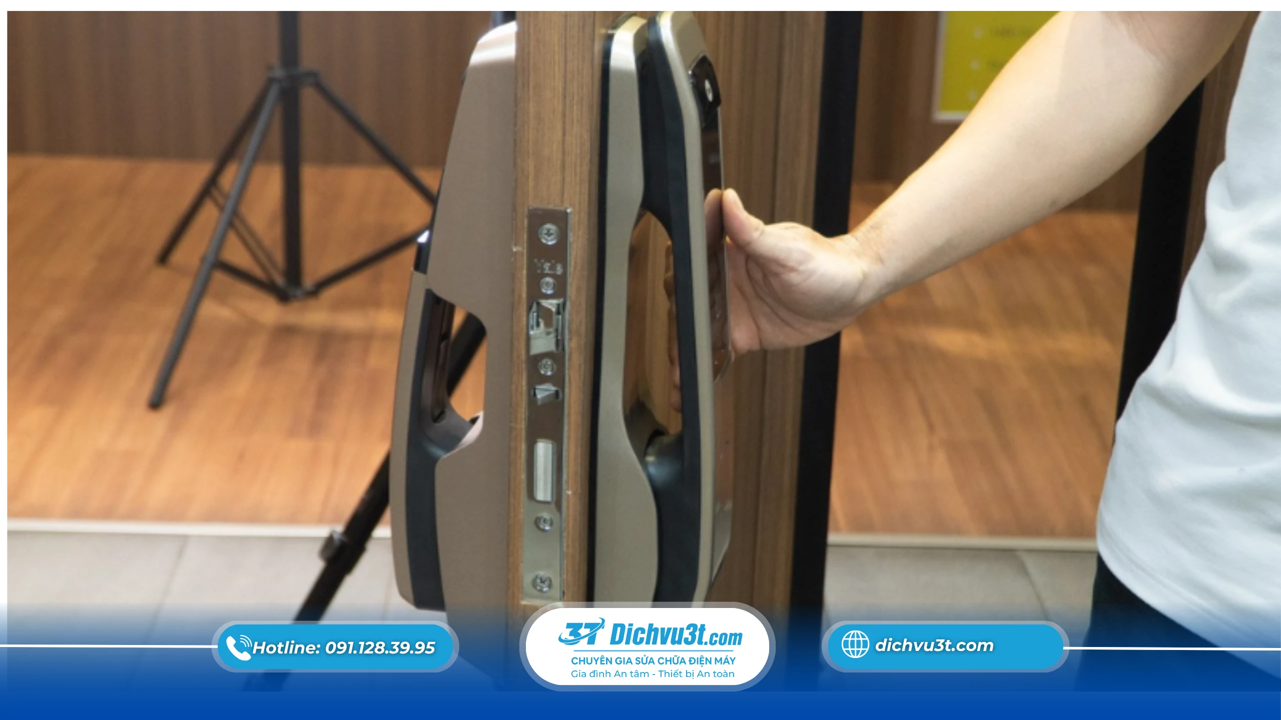 Cách thay pin khóa điện tử an toàn – đúng kỹ thuật