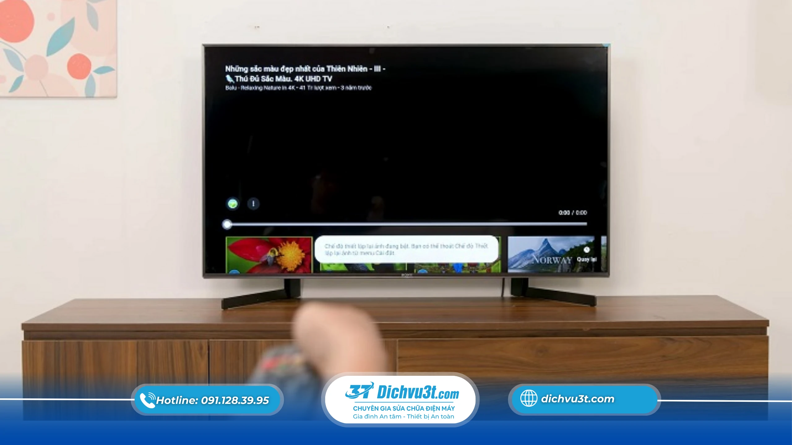 Vì sao cần vệ sinh màn hình TV đúng cách?