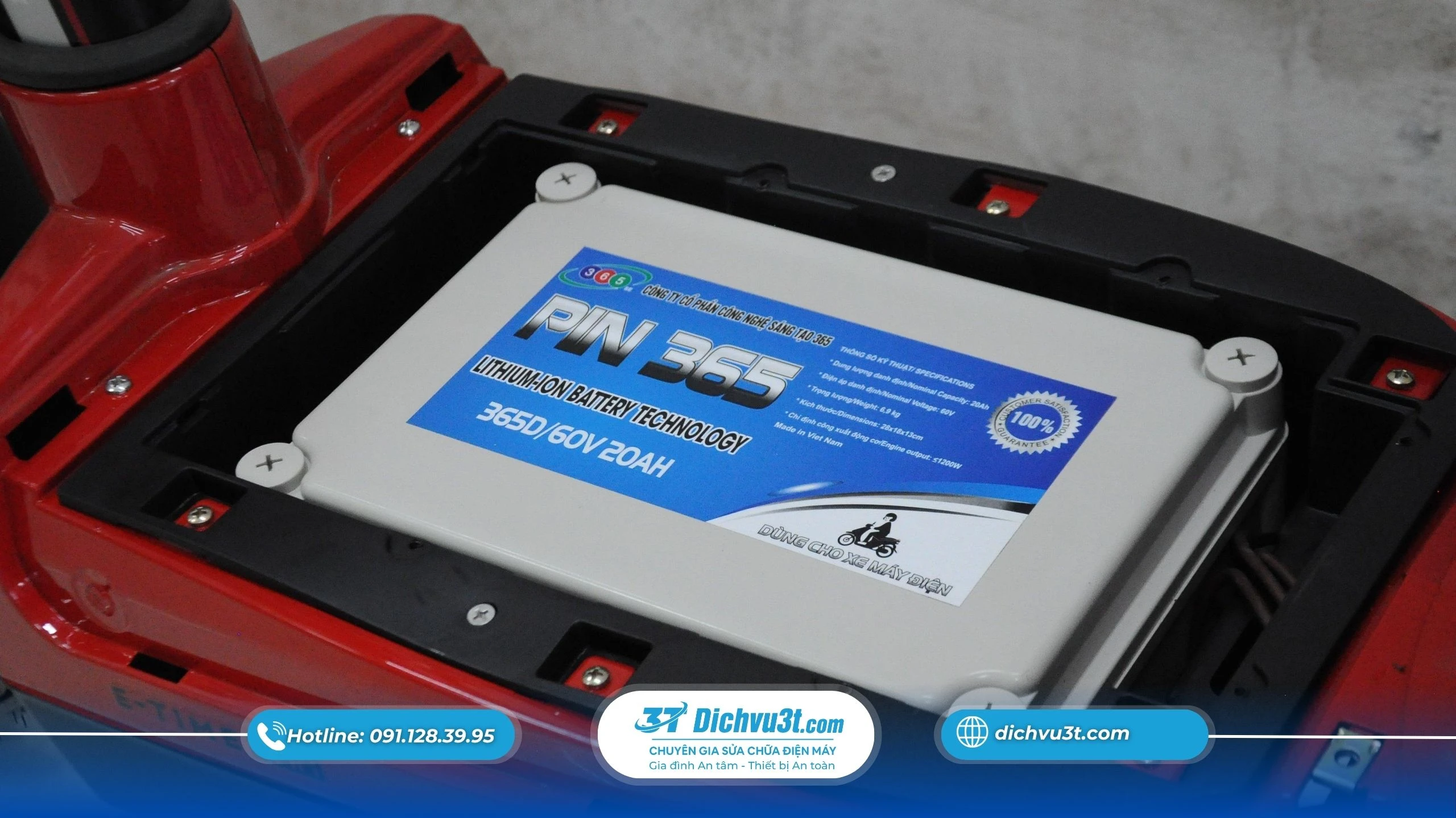 thay pin xe máy điện