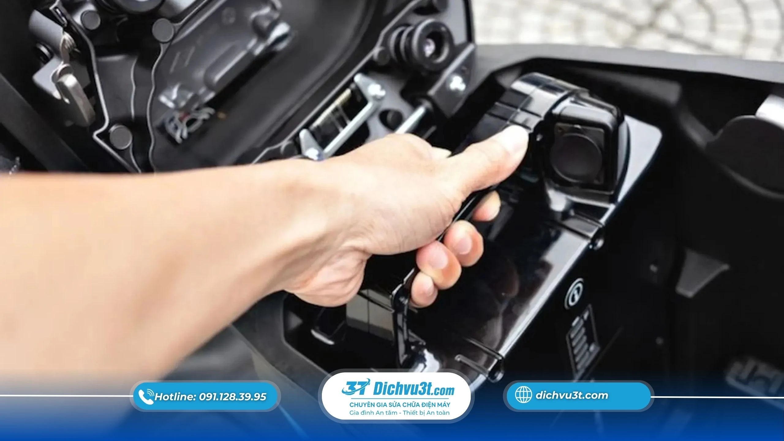 thay pin xe máy điện